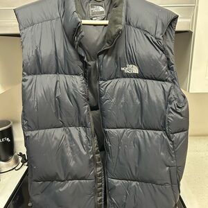 The North Face Men's Black /looks Dark Navy Puffer Vest